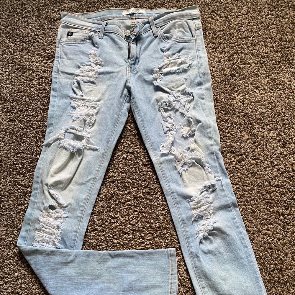 Distressed skinny jeans